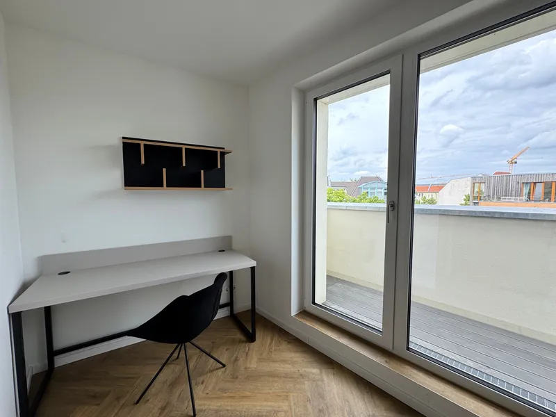 Blick über Schöneweide! Moderne 1 Zimmer Wohnung mit Terrasse — photo 1